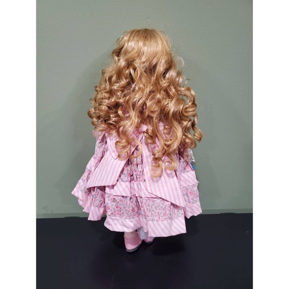 Vivian's collection porcelain Doll - Picture 3 of 4